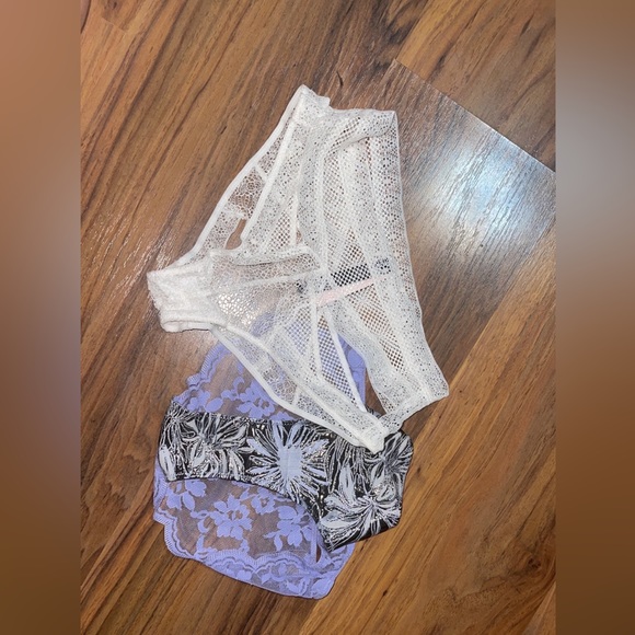 VICTORIA SECRET UNDERGARMENTS - Picture 3 of 5